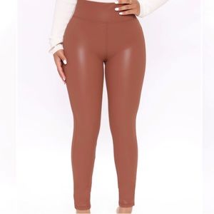 Faux leather cognac leggings
